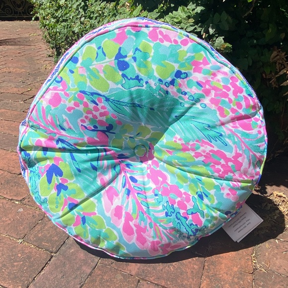 Lilly Pulitzer Other - Lilly Pulitzer Catch the Wave round pillow